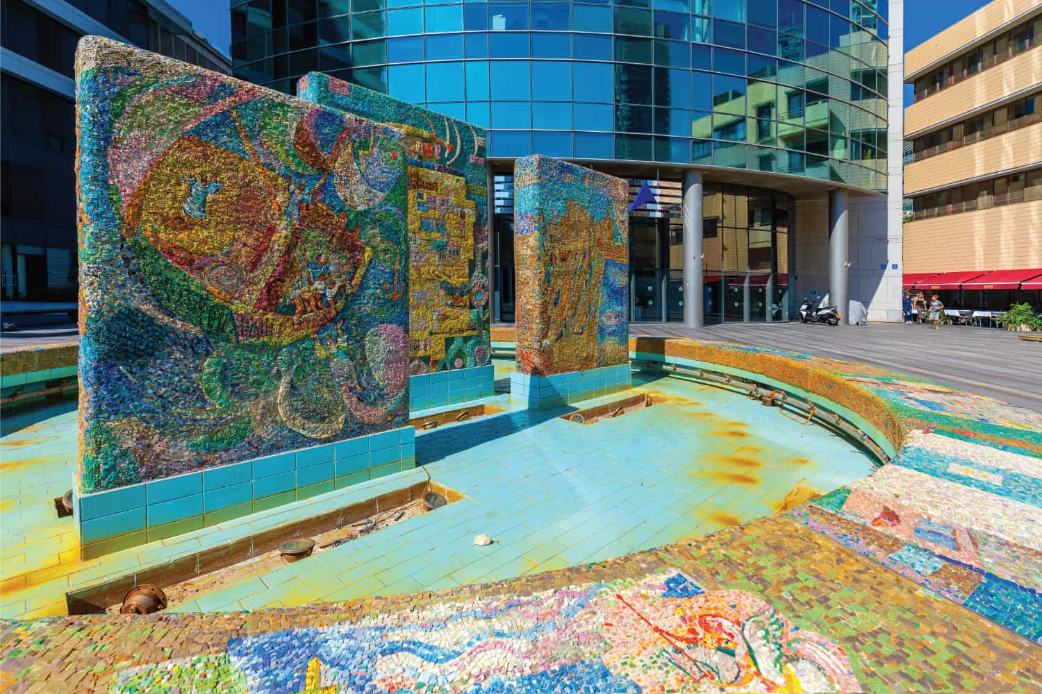 Mosaic wall outdoor design outside a building