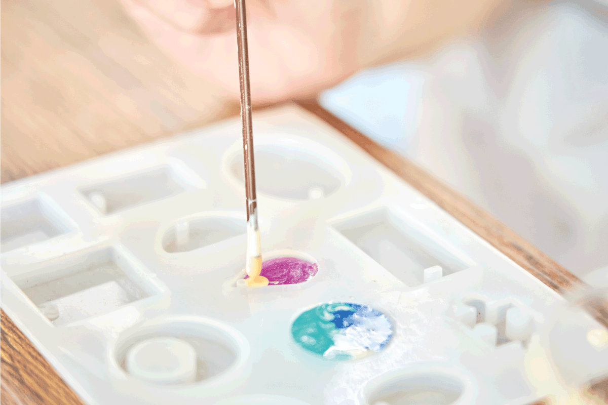Dropping white color resin to resin mold , process of prepare for make an accessories