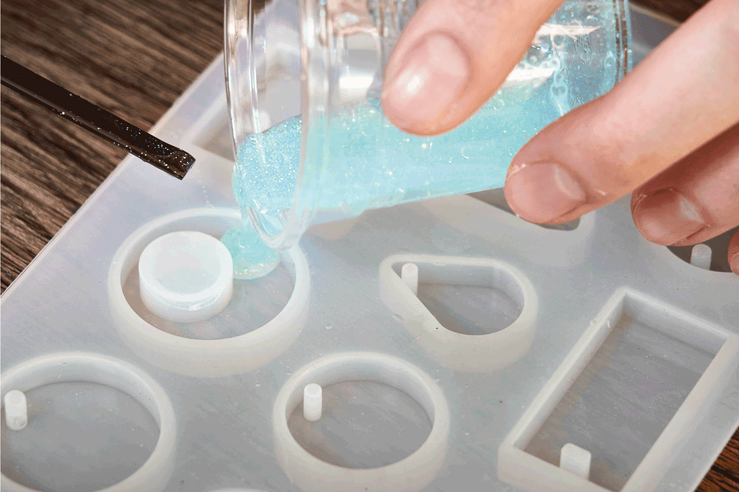 Pouring glitter blue resin mold , process of prepare for make an accessories